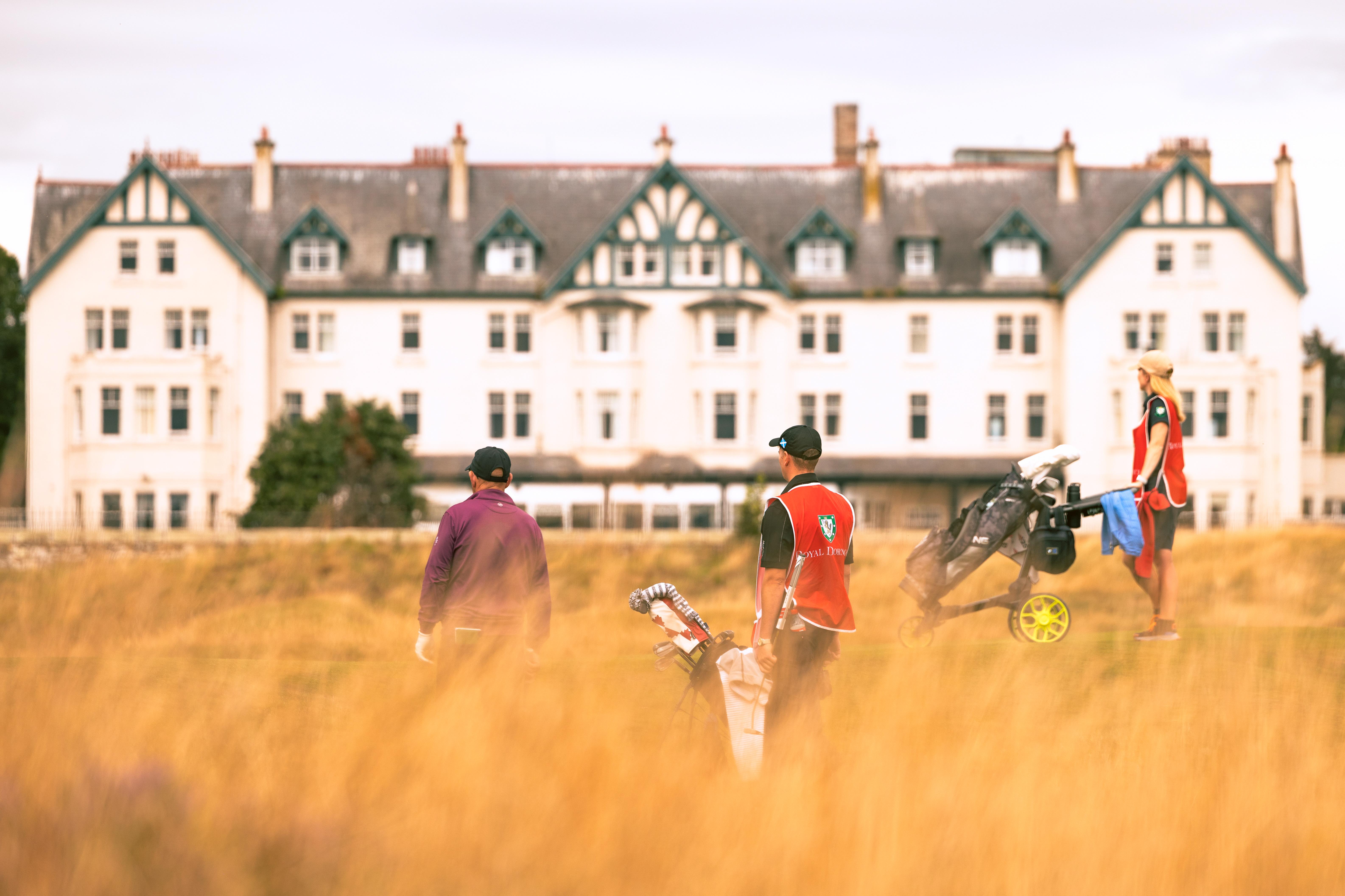Dornoch Station Hotel Екстериор снимка Golfers at the Old Course, St Andrews